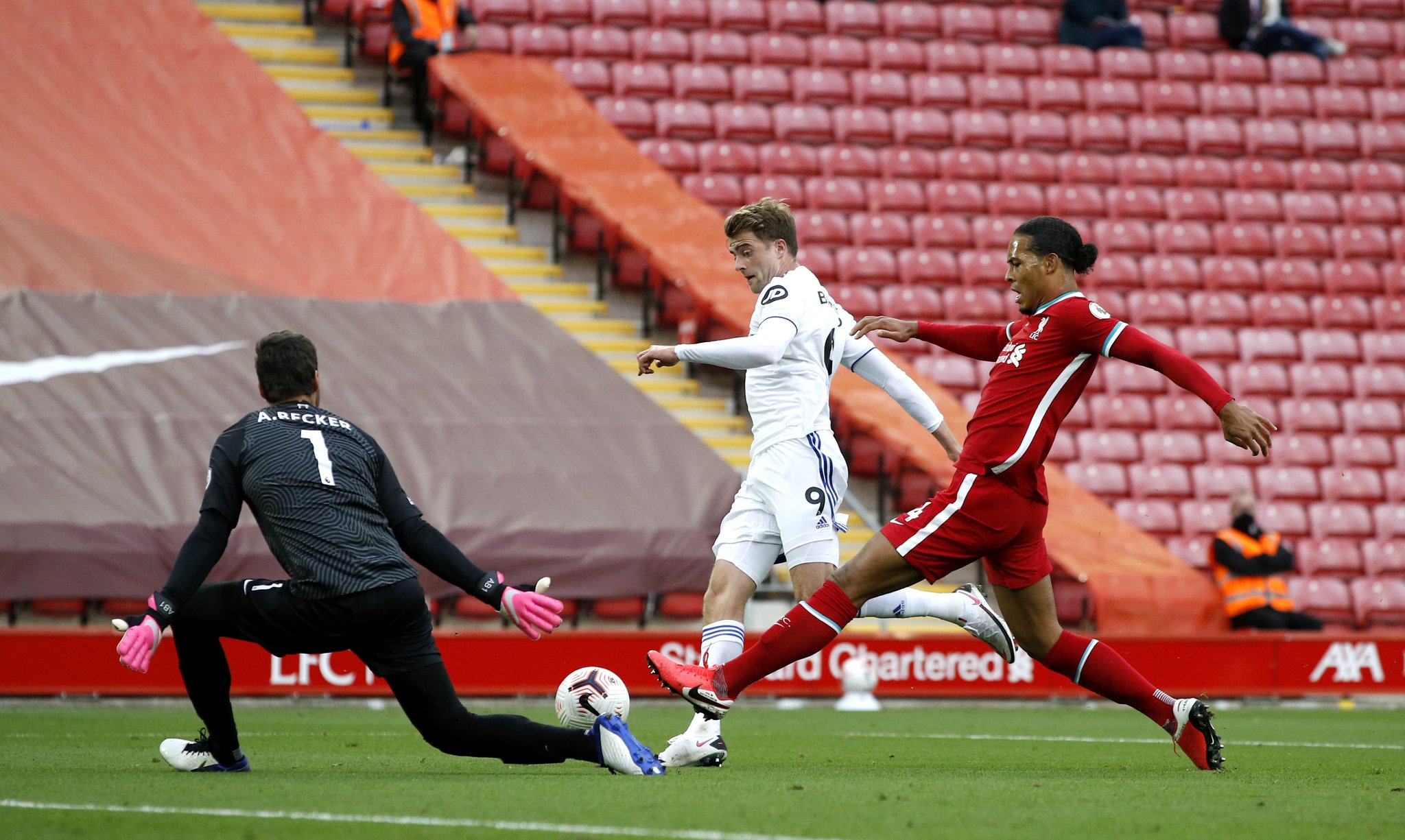 他也致力于 他也致力于